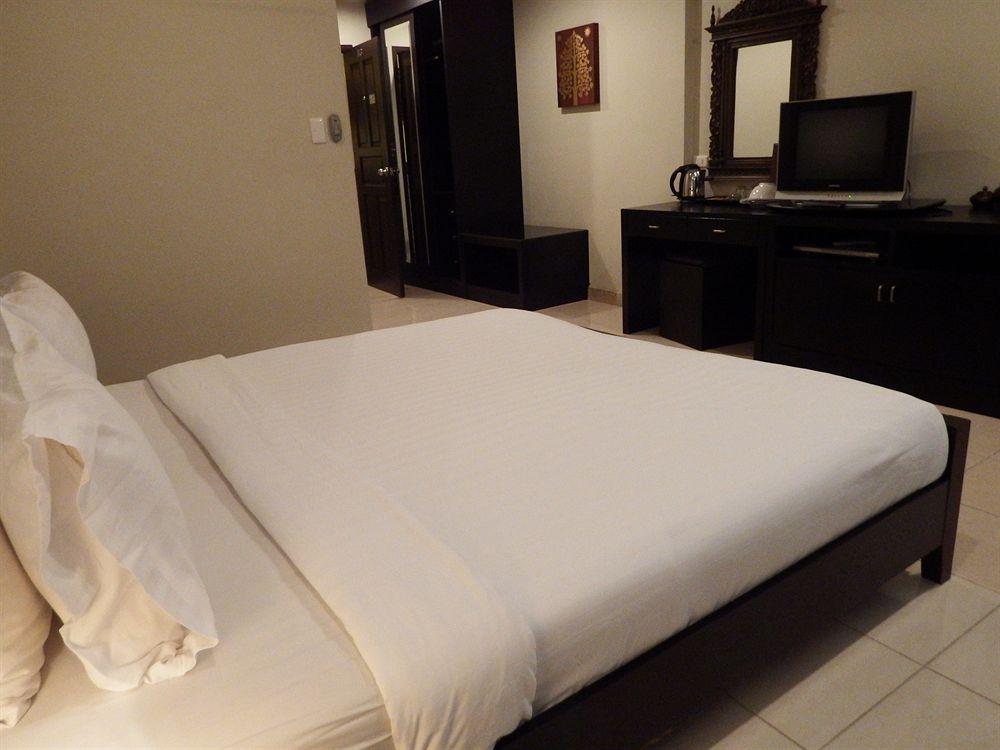 Copa Hotel Pattaya Exterior photo