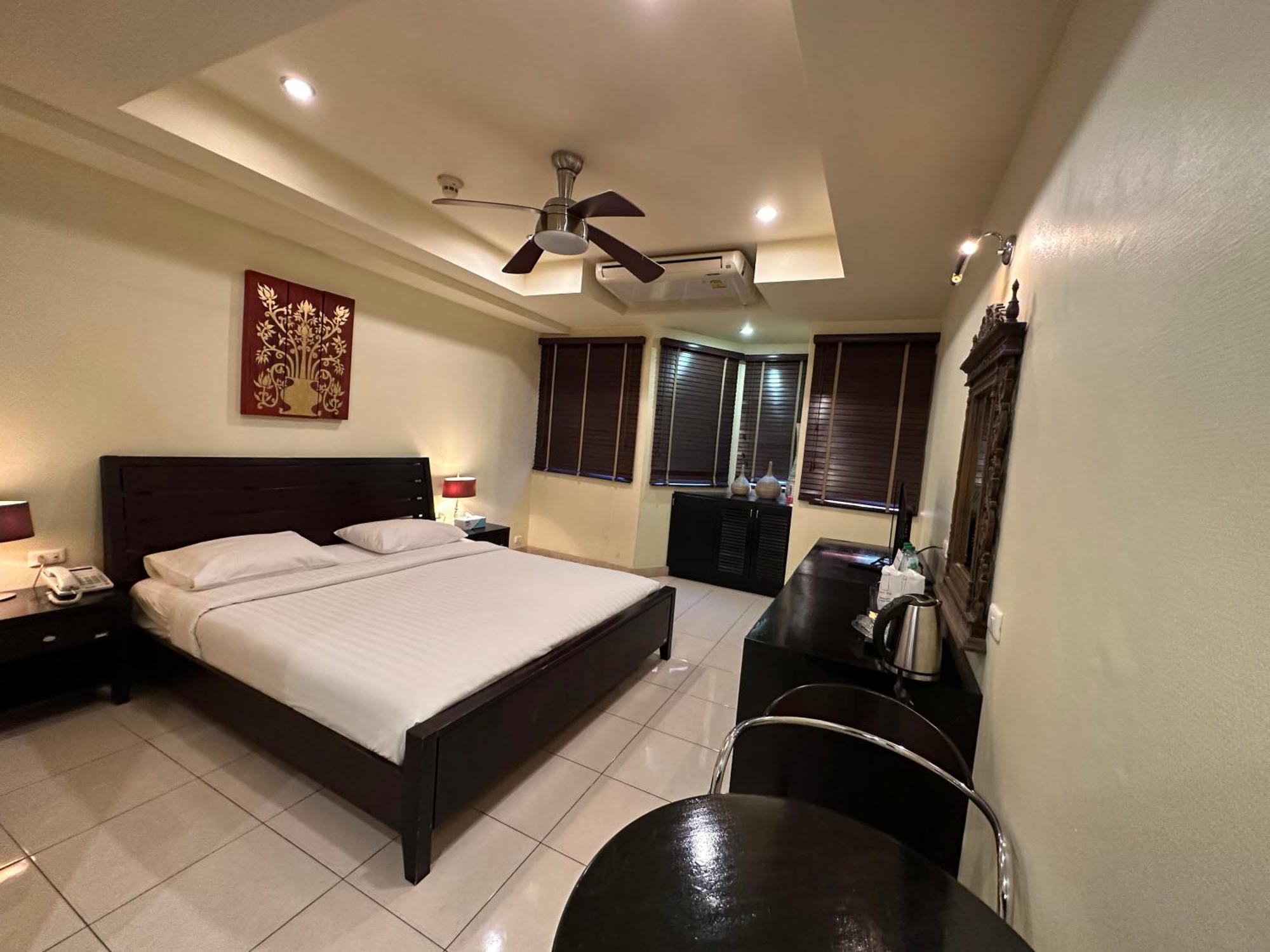 Copa Hotel Pattaya Exterior photo