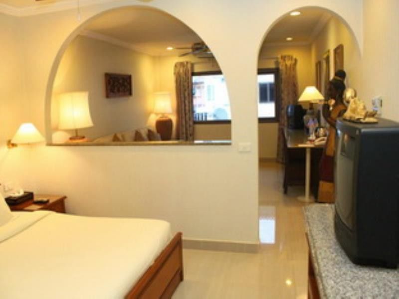 Copa Hotel Pattaya Exterior photo
