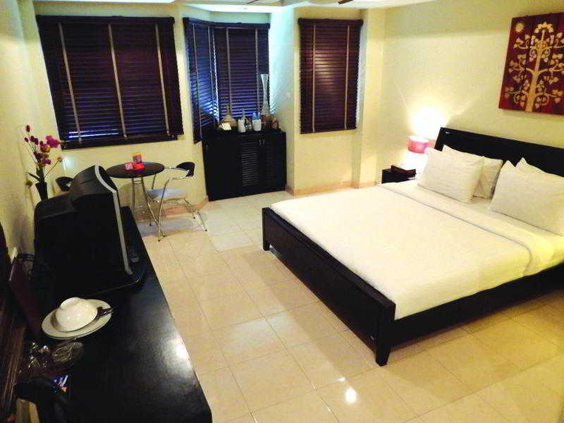 Copa Hotel Pattaya Exterior photo