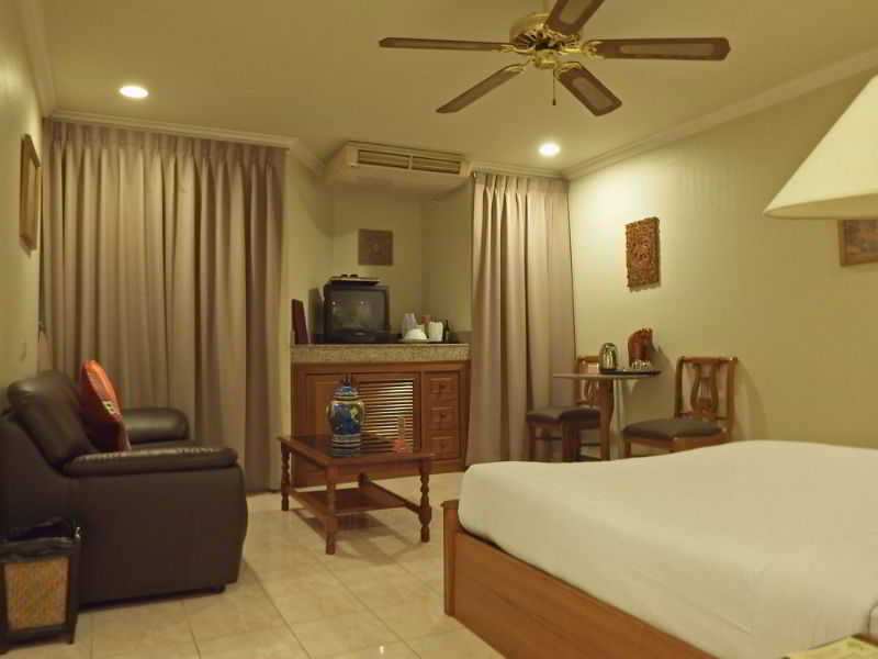 Copa Hotel Pattaya Exterior photo